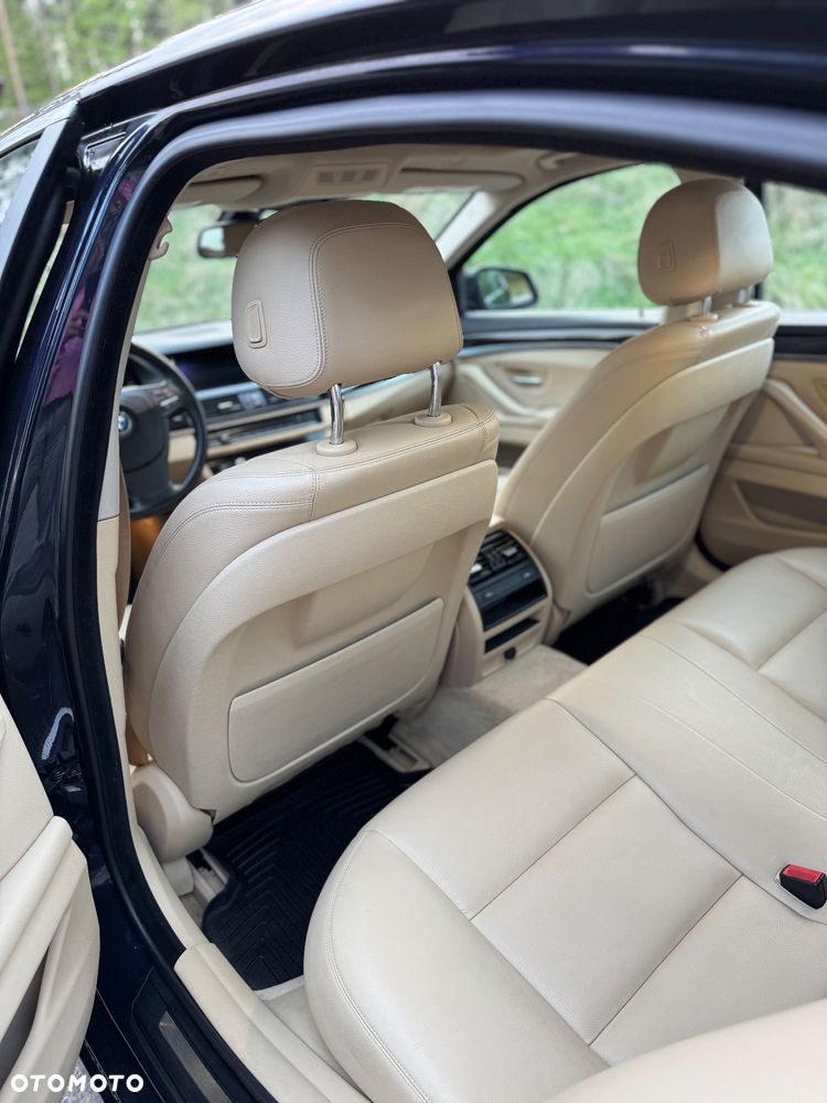 BMW Seria 5 528i xDrive - 9