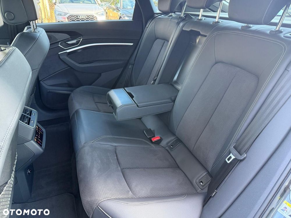 Audi Q8 Sportback e-tron - 31