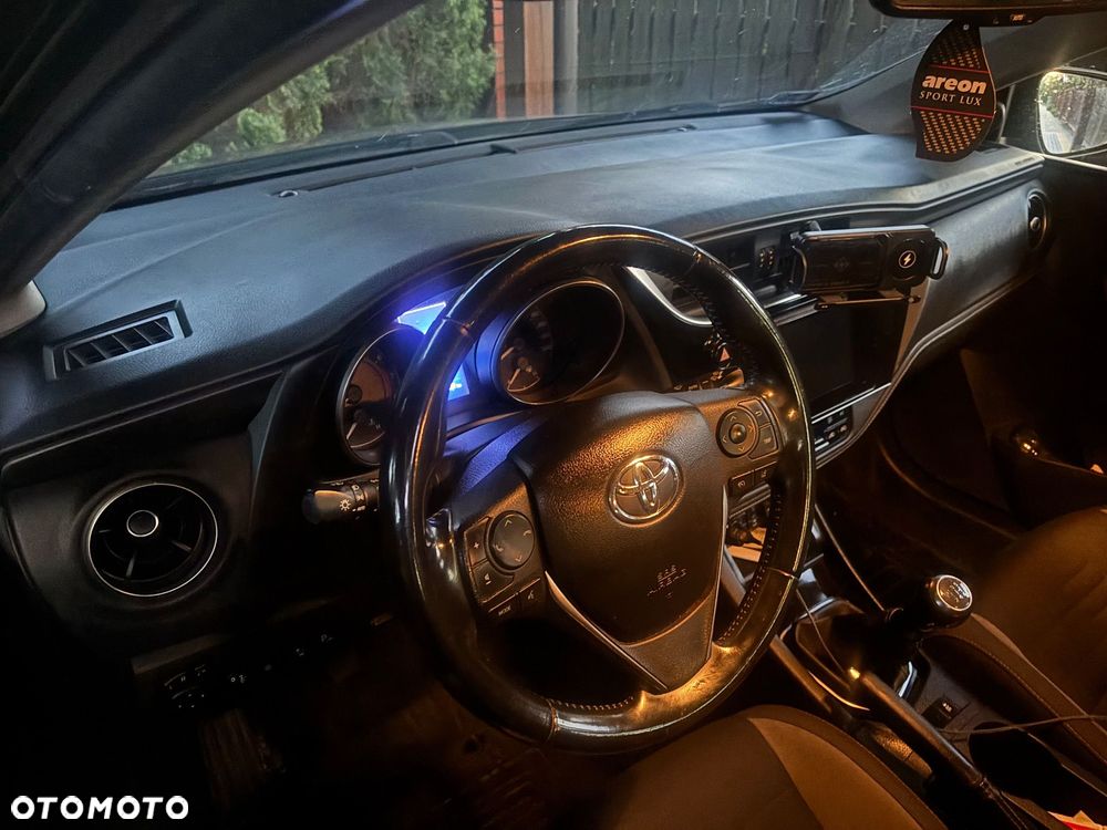 Toyota Auris 1.6 Premium - 1