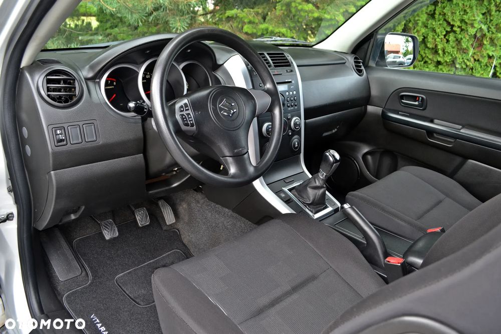 Suzuki Grand Vitara - 24