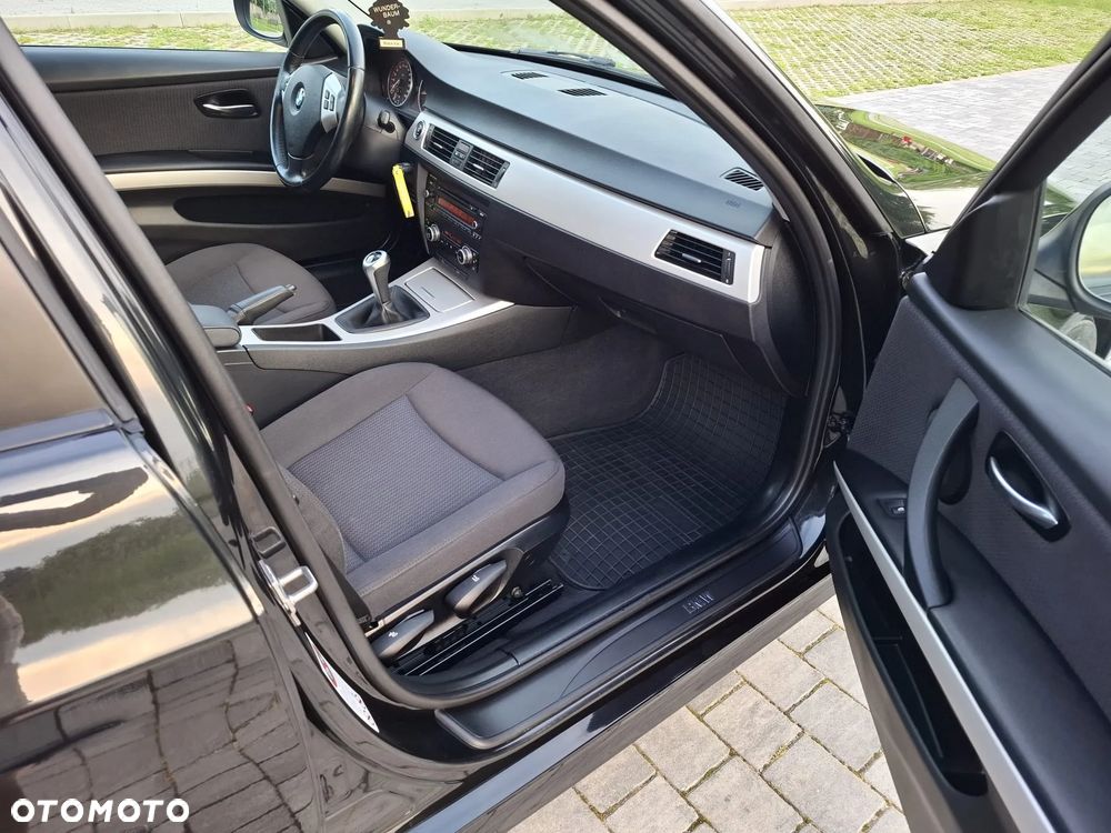 BMW Seria 3 318i - 16