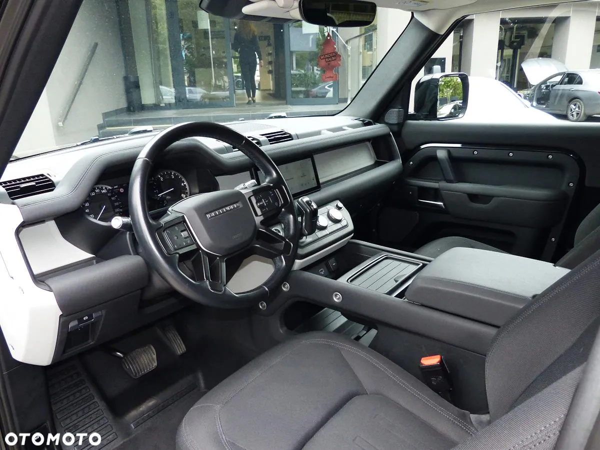 Land Rover Defender - 13