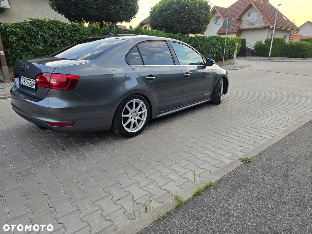 Volkswagen Jetta 2.0 TSI Highline - 4