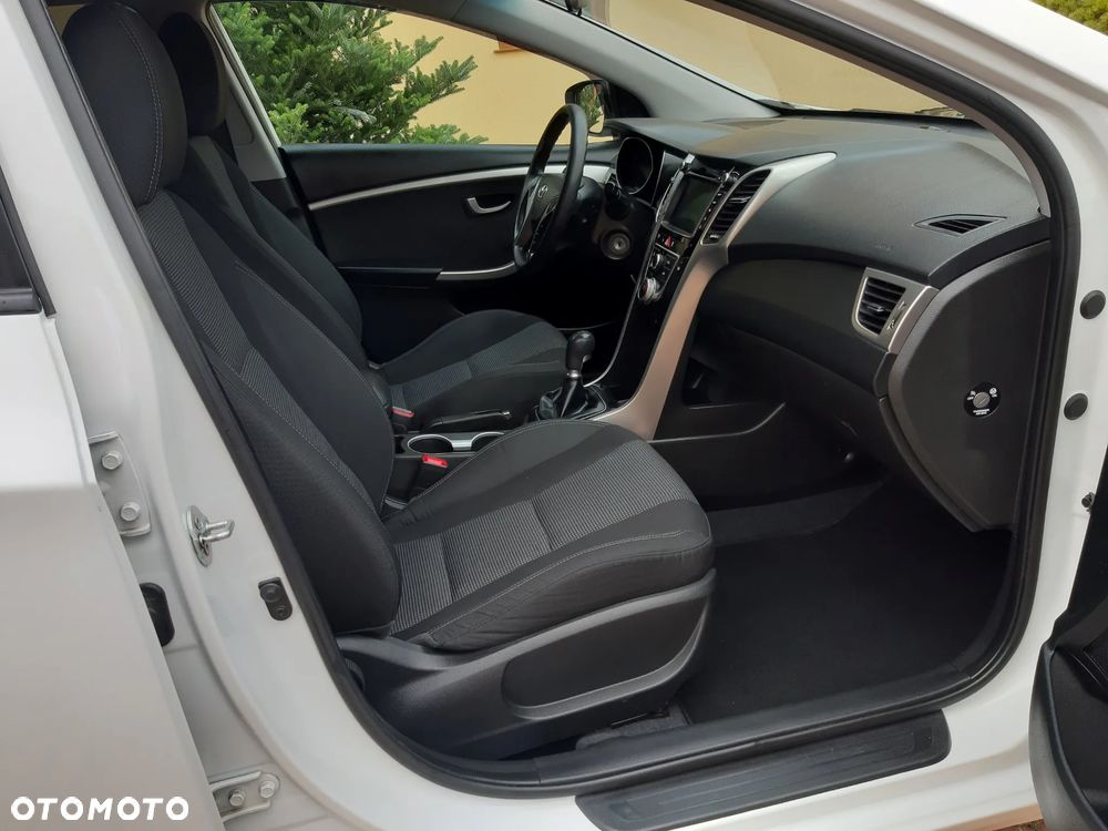 Hyundai i30 1.4 Premiere Comfort - 26