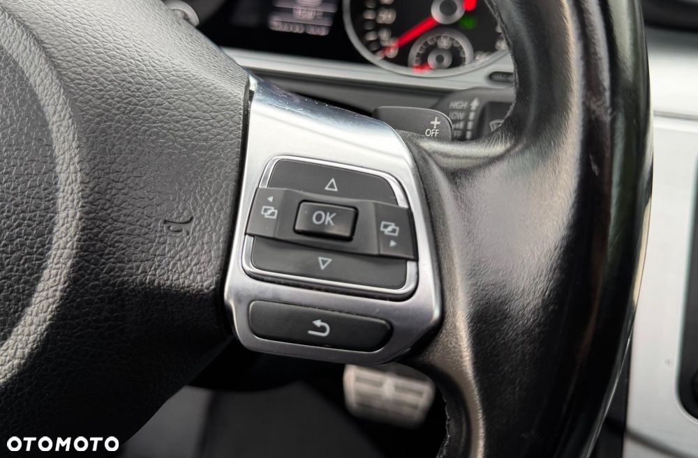 Volkswagen Passat 2.0 TDI Highline R-Style DSG - 22