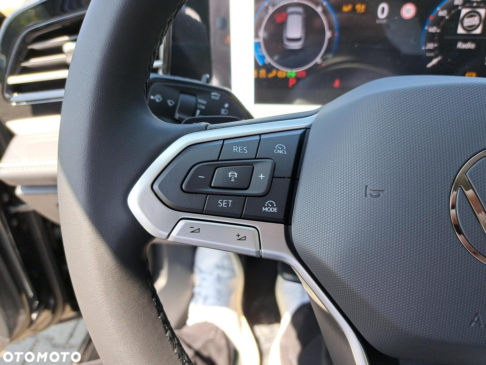 Volkswagen Passat 2.0 TDI SCR Elegance DSG - 34