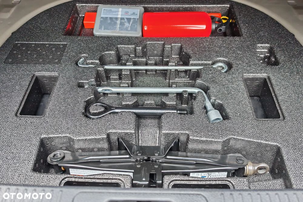 Toyota Camry 2.5 Hybrid Comfort CVT - 13
