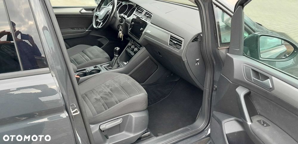 Volkswagen Touran - 8