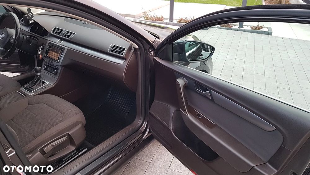 Volkswagen Passat 2.0 TDI DPF Highline - 16