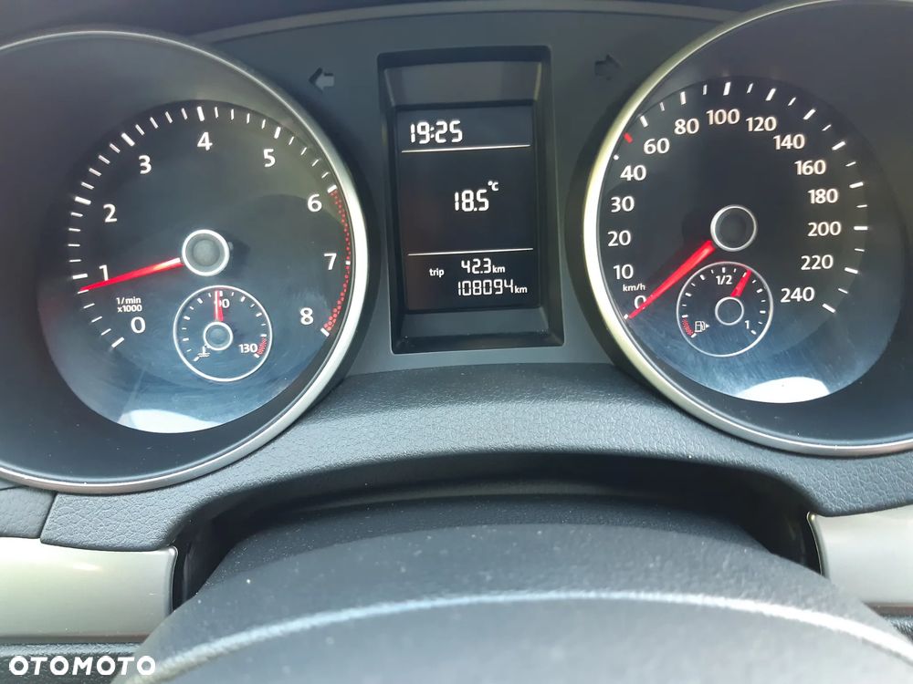 Volkswagen Golf - 6