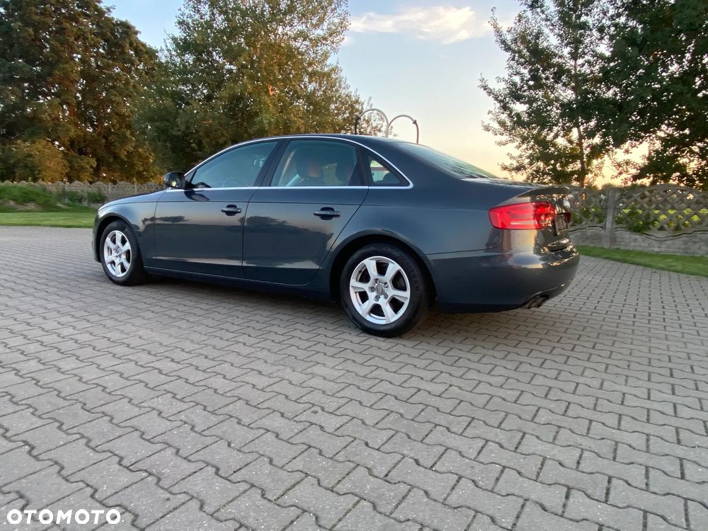 Audi A4 Limousine - 17
