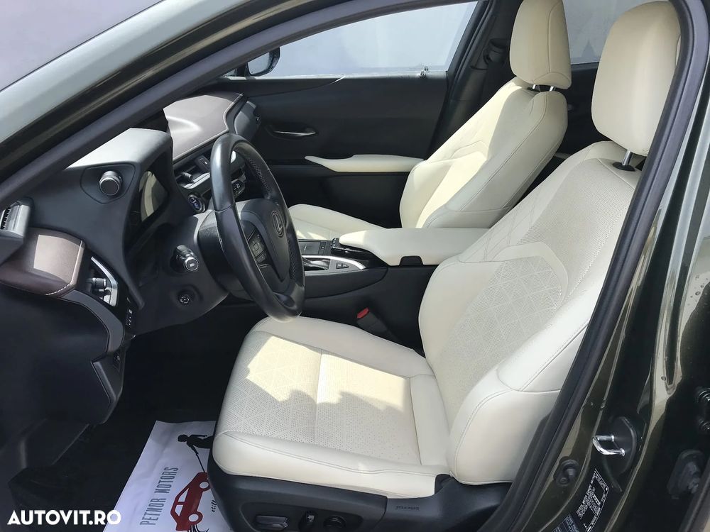 Lexus UX 250h E-FOUR Luxury ML - 13