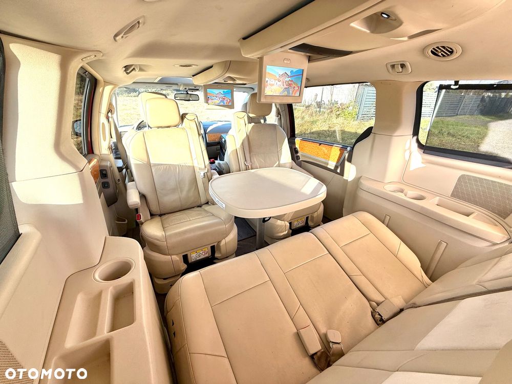 Chrysler Town & Country - 3