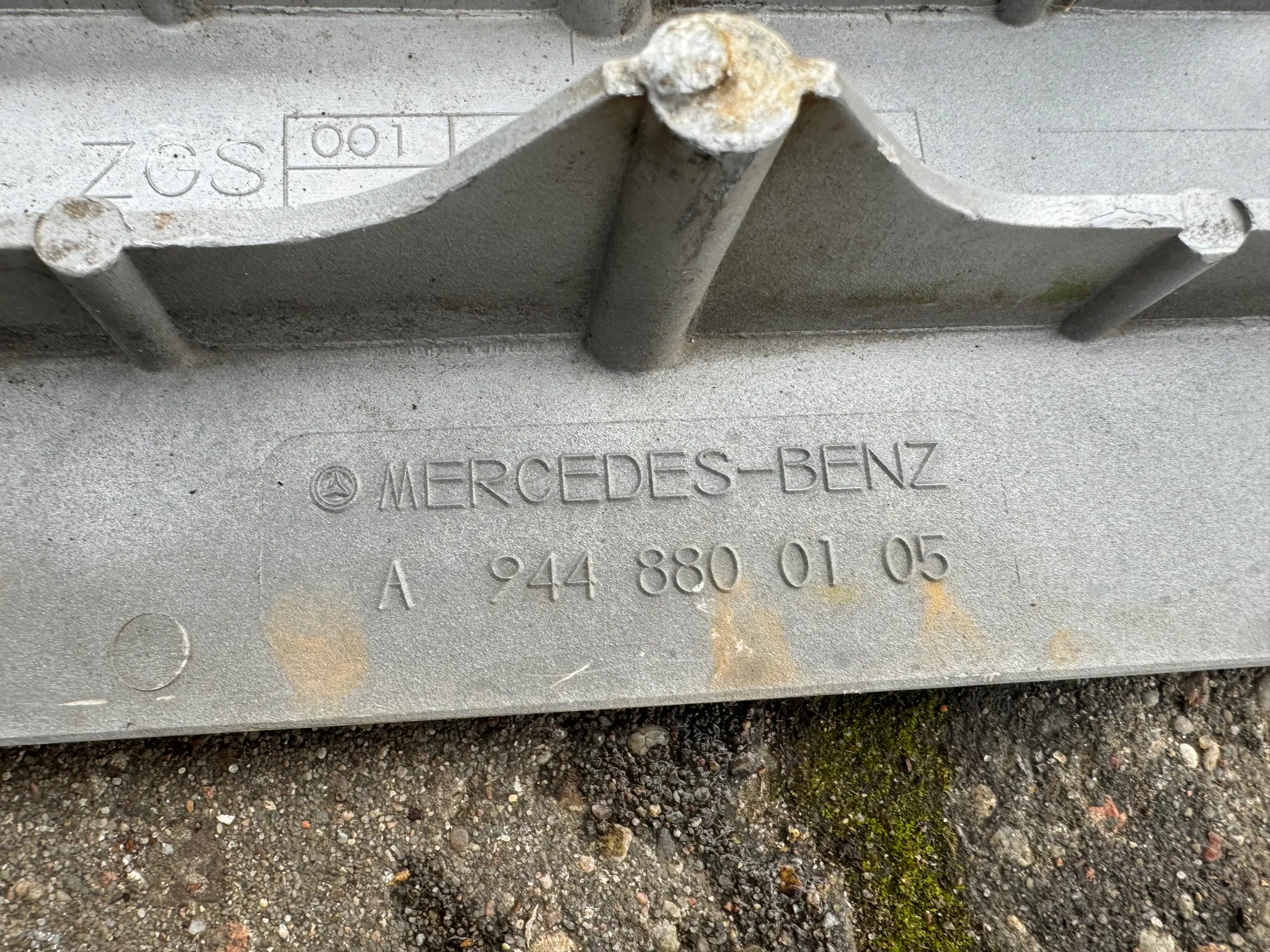 Stopień zderzaka środkowy Mercedes Axor Atego A9448800105 - 3