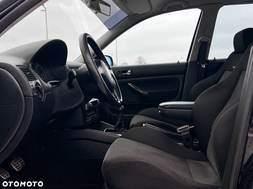 Volkswagen Golf - 28