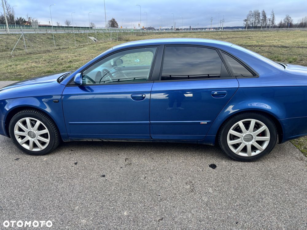Audi A4 Limousine - 4
