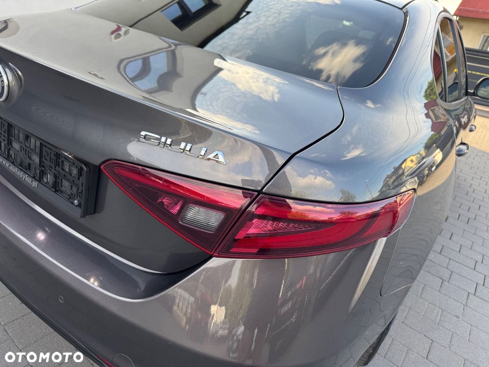 Alfa Romeo Giulia 2.2 AT8 Super - 13