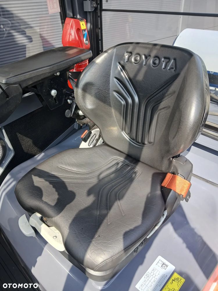 Toyota 02-8FGJF35 - 8