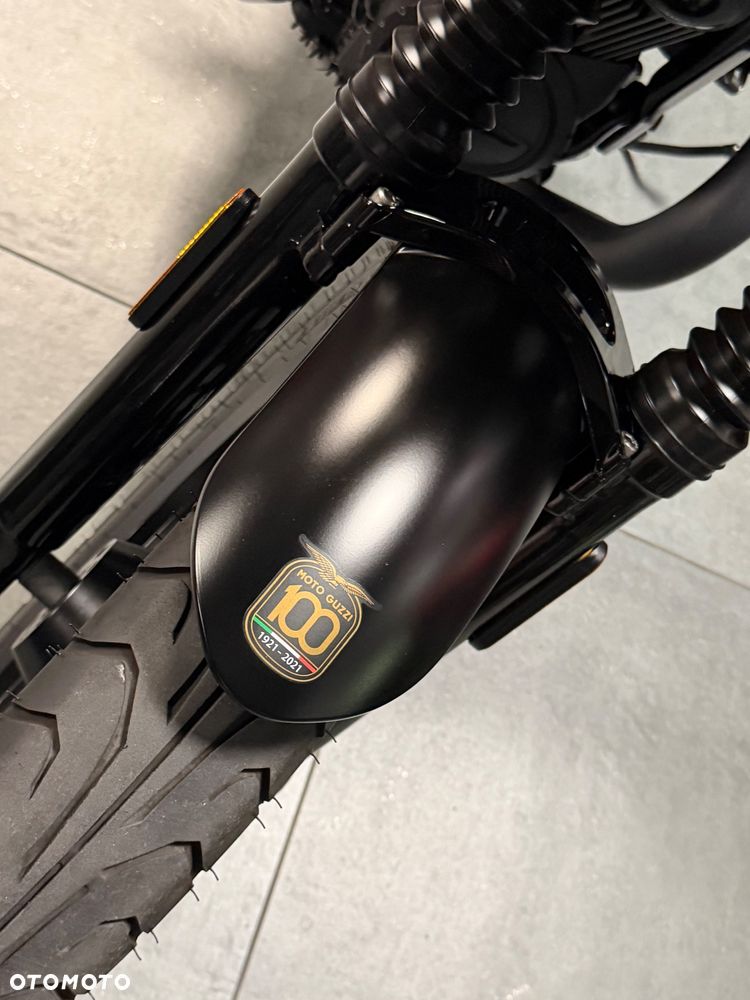 Moto Guzzi V7 - 24