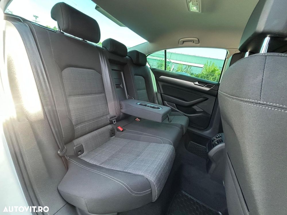Volkswagen Passat 2.0 TDI DSG Comfortline - 18