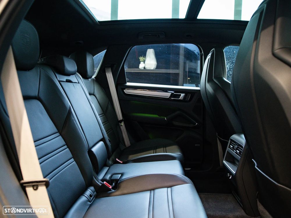Porsche Cayenne E-Hybrid Platinum Edition - 42