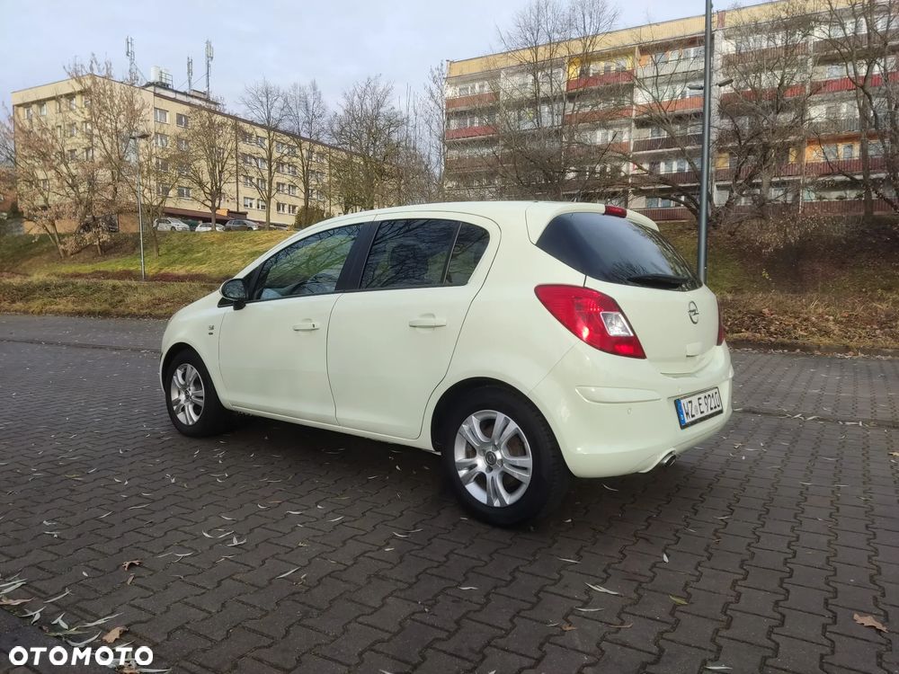 Opel Corsa 1.2 16V Cosmo - 9