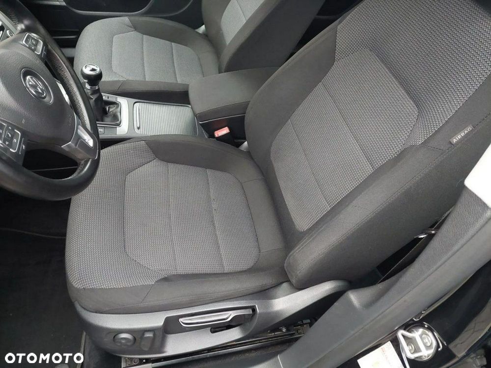 Volkswagen Passat - 13