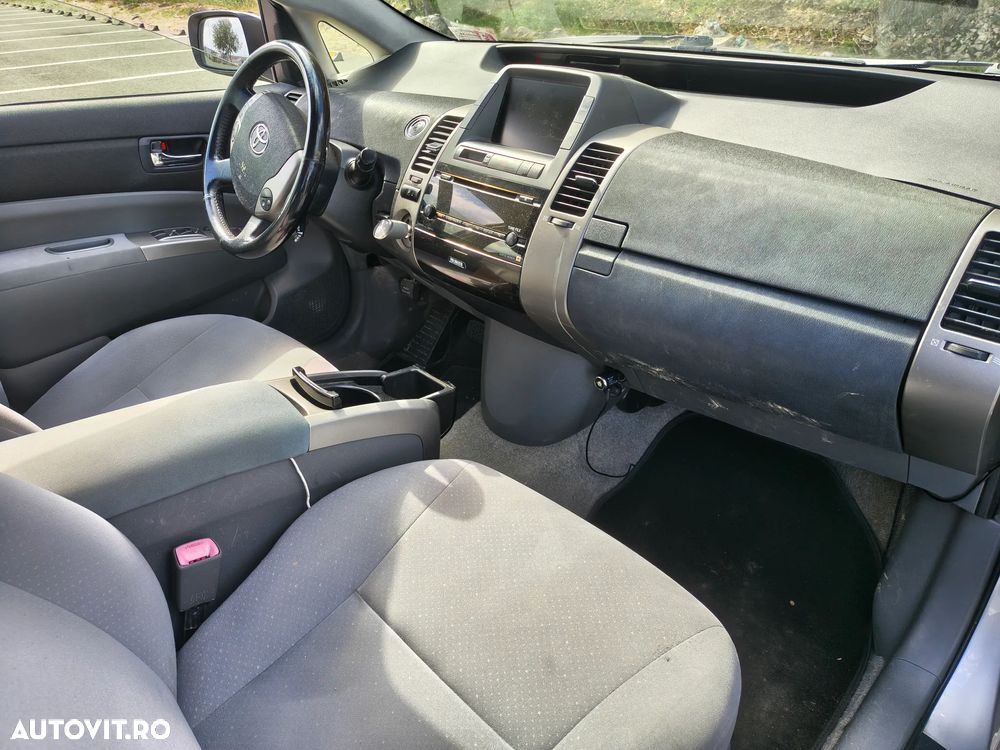 Toyota Prius - 4