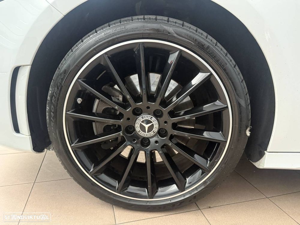 Mercedes-Benz A 250 e 8G-DCT AMG Line - 23