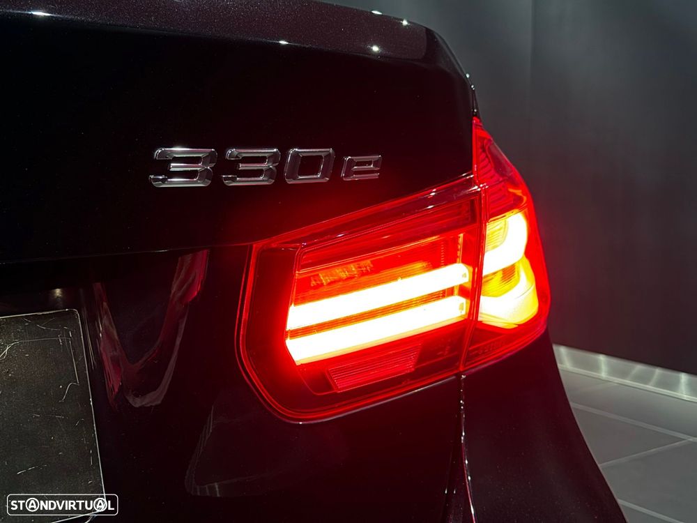 BMW 330 e iPerformance Pack M - 13
