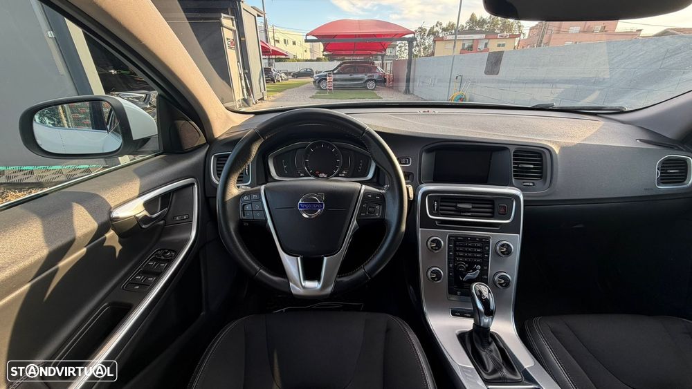 Volvo V60 2.4 D6 Momentum AWD Phev - 23