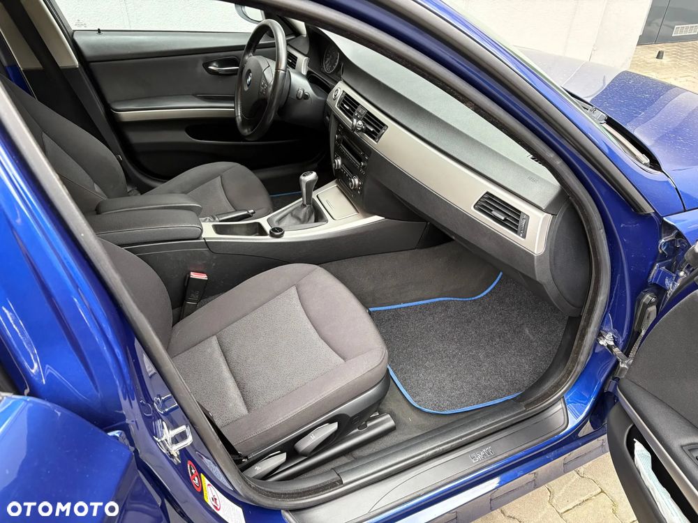 BMW Seria 3 320i - 13