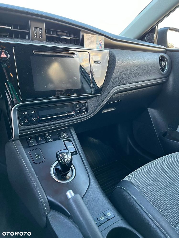 Toyota Auris Hybrid 135 Selection - 23