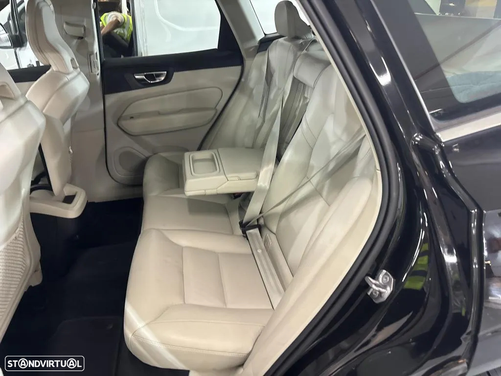 Volvo XC 60 2.0 D4 Momentum Plus Geartronic - 10