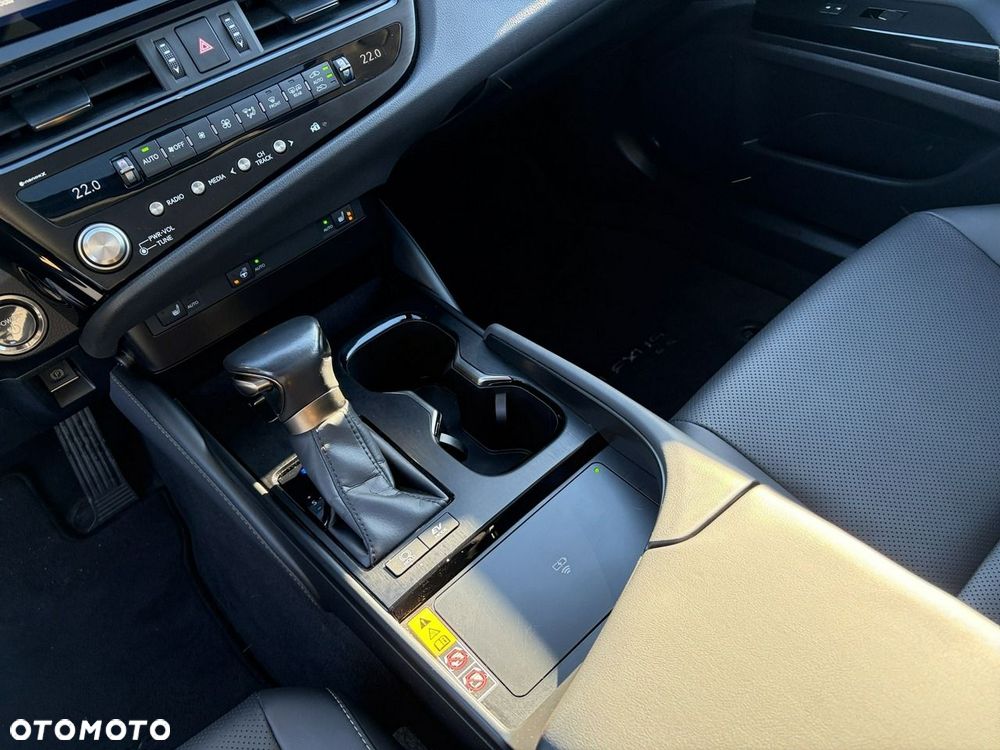 Lexus ES - 22