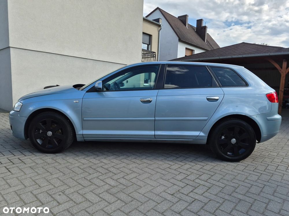 Audi A3 Sportback 2.0 FSI Ambiente - 2