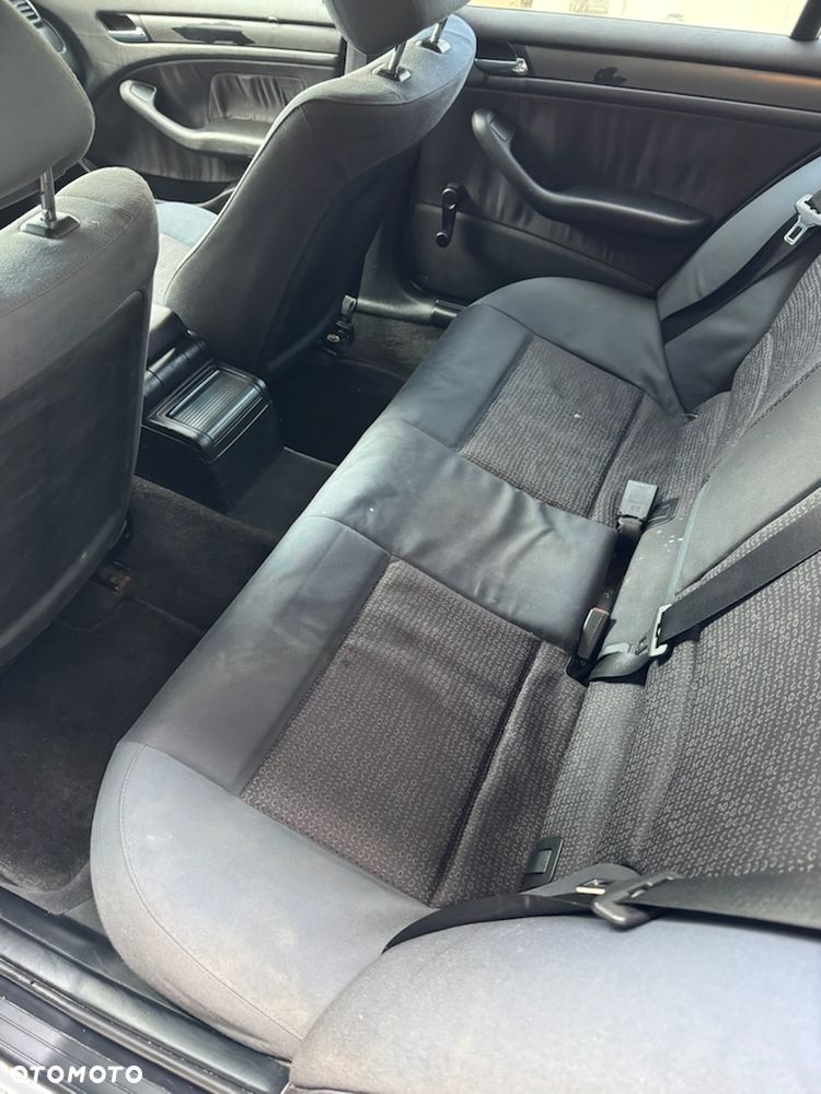 BMW Seria 3 320d Edition Sport - 8