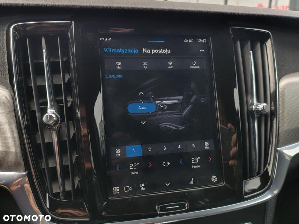 Volvo V90 Cross Country - 27