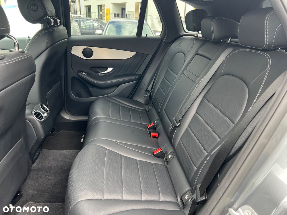 Mercedes-Benz GLC 250 4Matic 9G-TRONIC AMG Line - 24