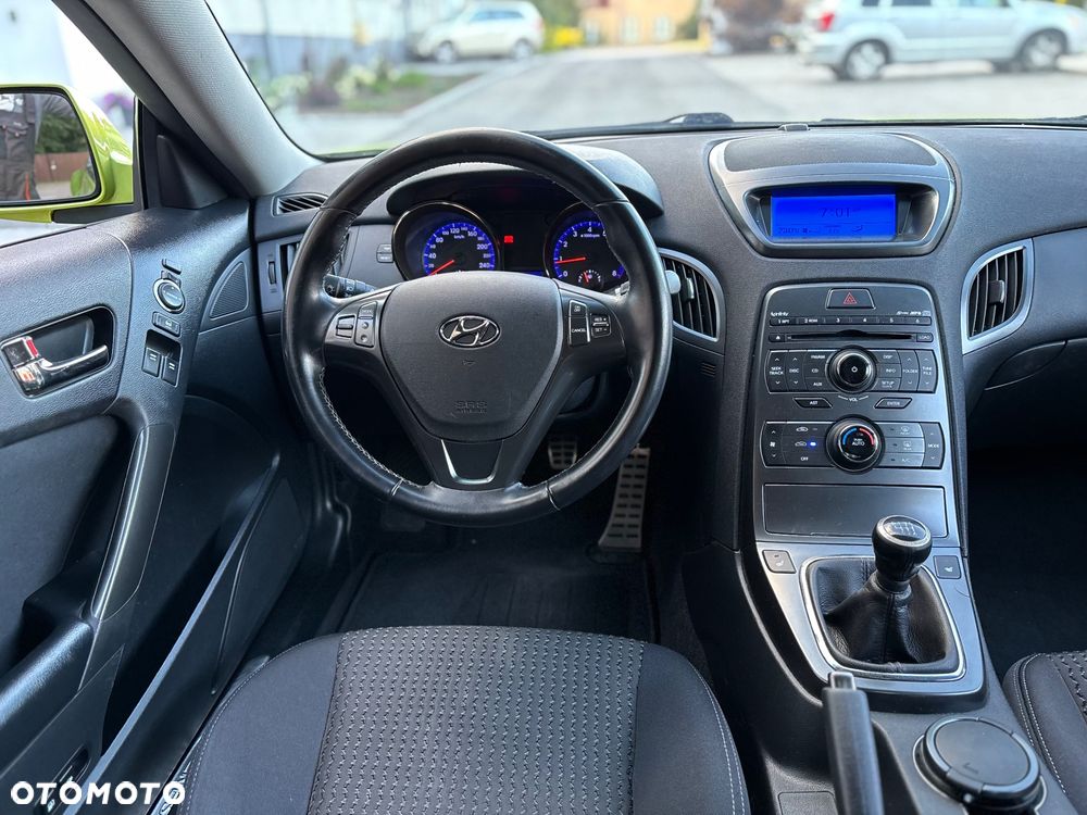 Hyundai Genesis Coupe 2.0 T - 27