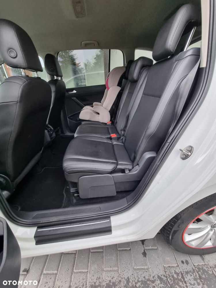 Volkswagen Touran - 12