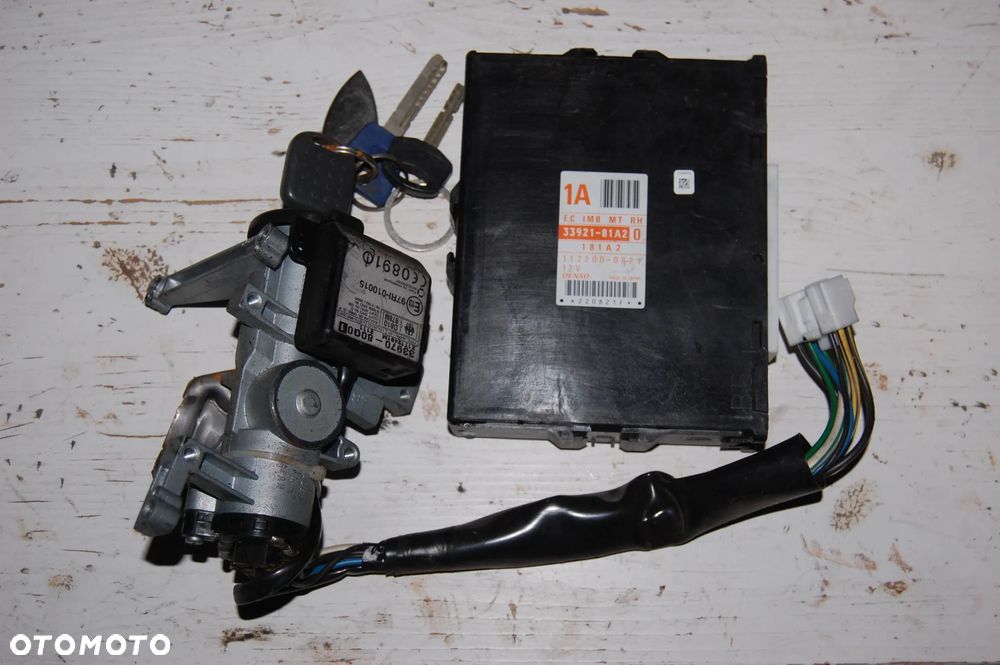 SUZUKI JIMNY 1,3 - Sterownik komputer silnika 33121-81A20 - 1