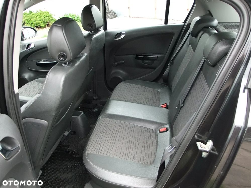 Opel Corsa 1.2 16V Cosmo - 11