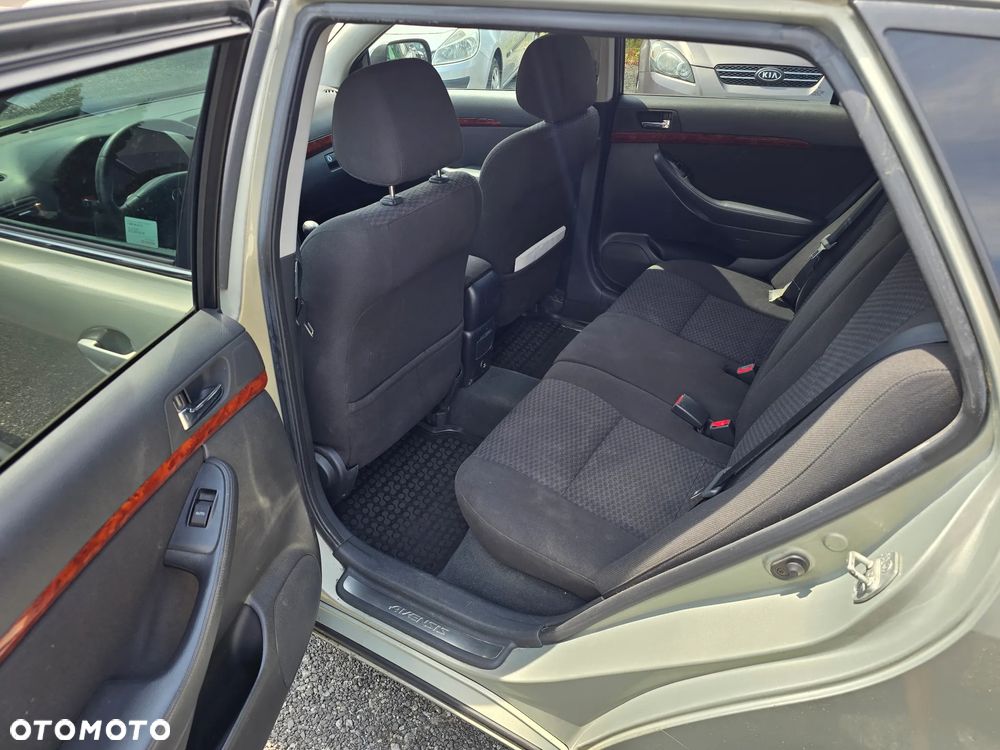Toyota Avensis - 5
