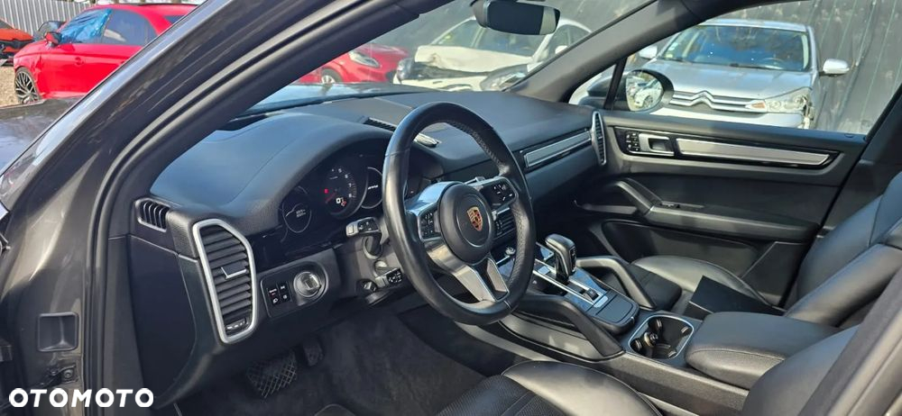 Porsche Cayenne - 30