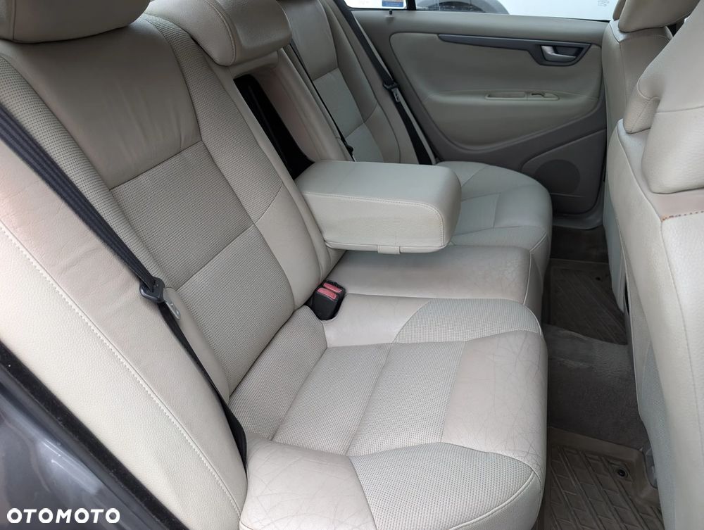 Volvo S60 2.4D Momentum - 8