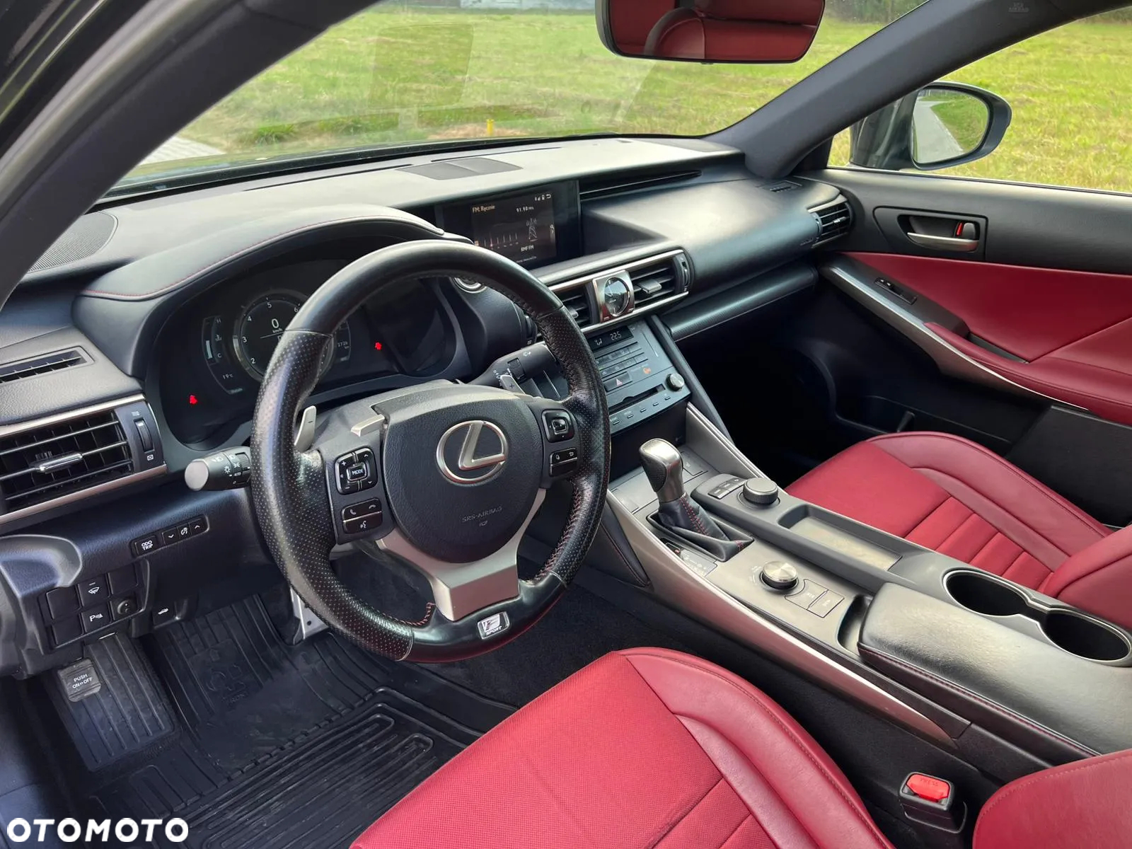 Lexus IS 200t / 300 F Sport - 31