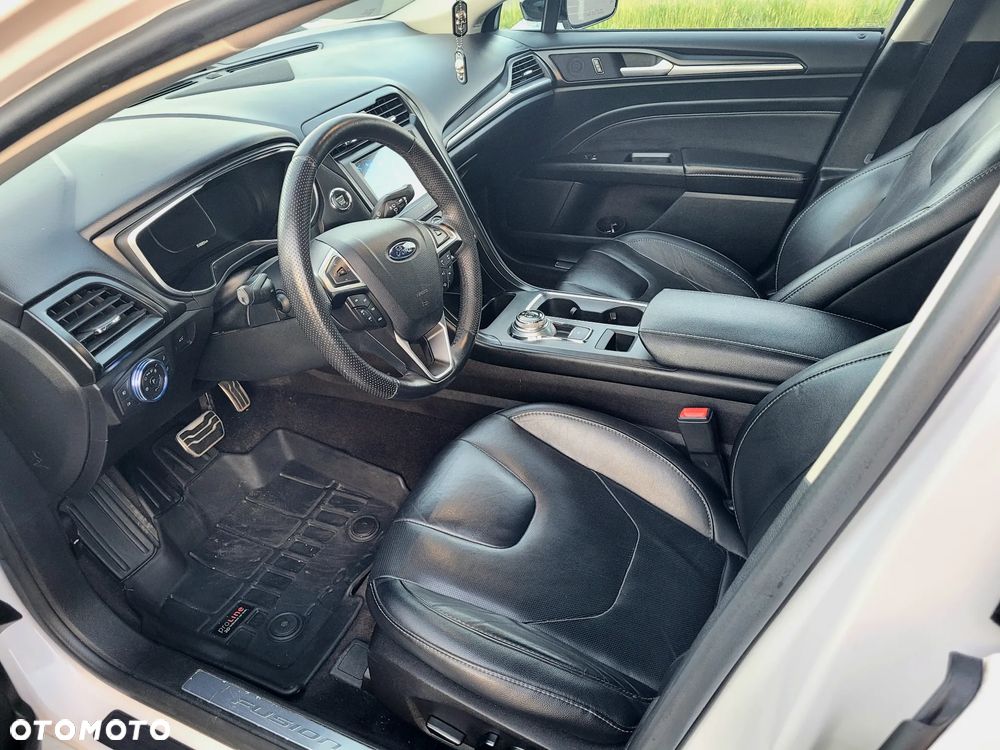 Ford Fusion - 28
