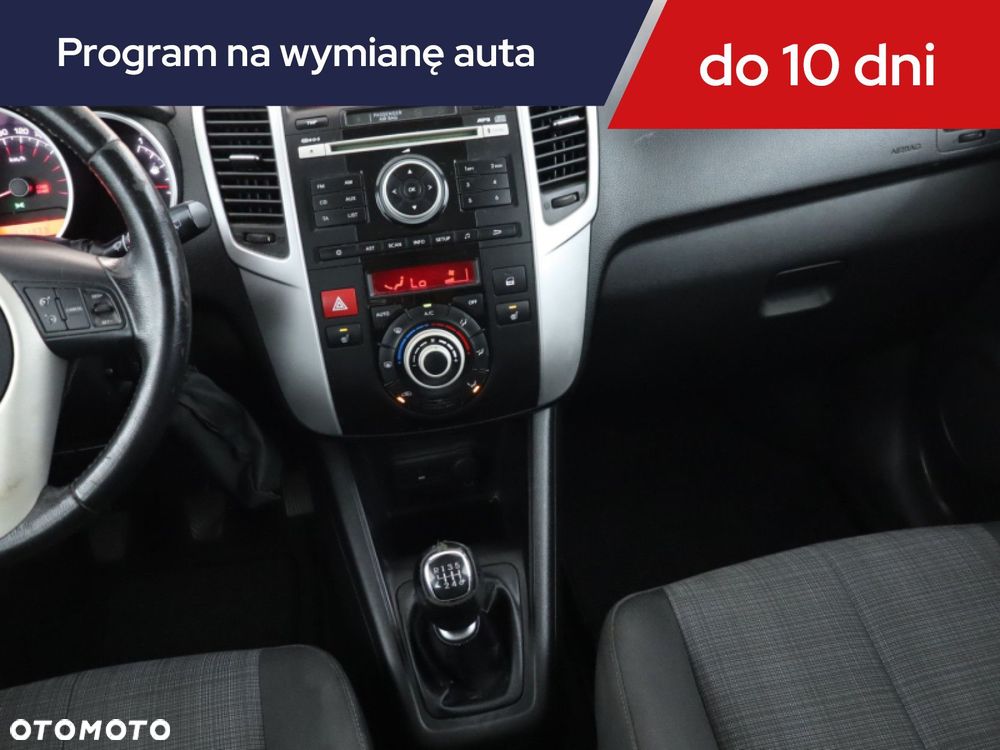 Kia Venga - 10