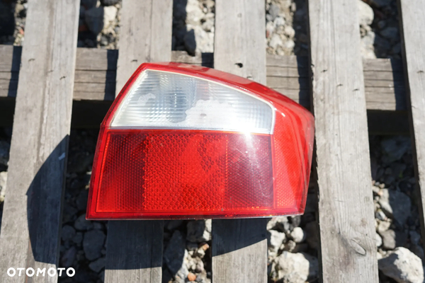 Lampa tył tylna prawa Audi A4 B6 Sedan
